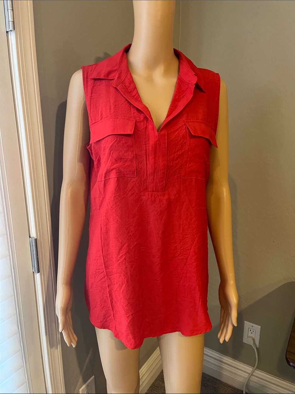 Notations Sleeveless Red V-Neck Tunic Top M